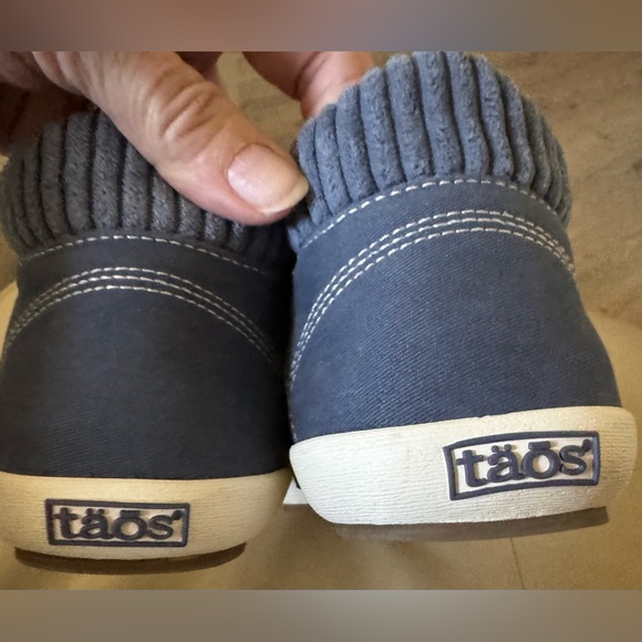 Taos Startup High Top Vintage Lace-Up Sneakers - Picture 3 of 8